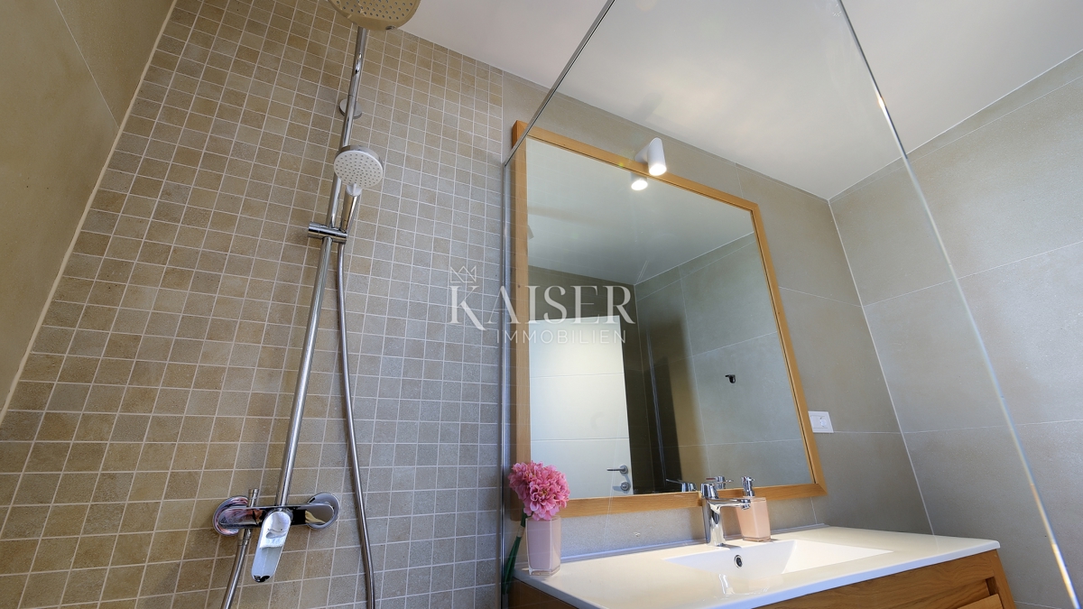 Otok Krk, Malinska - Moderna vila 200m2 z bazenom in pogledom na morje