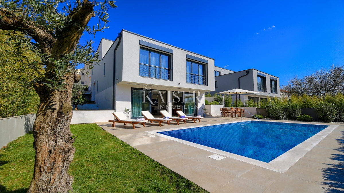 Otok Krk, Malinska - Moderna vila 200m2 z bazenom in pogledom na morje