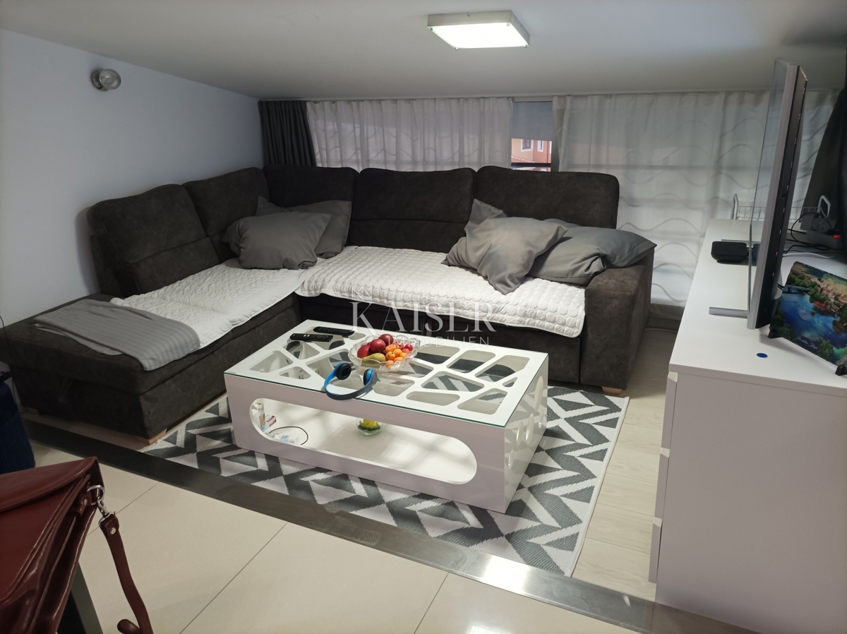 Novigrad, stanovanje 41 m2 v stavbi z dvigalom