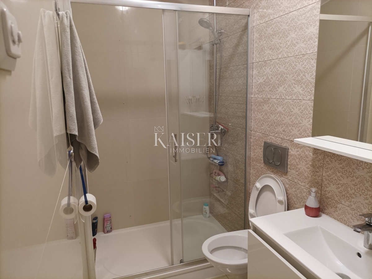 Novigrad, stanovanje 41 m2 v stavbi z dvigalom