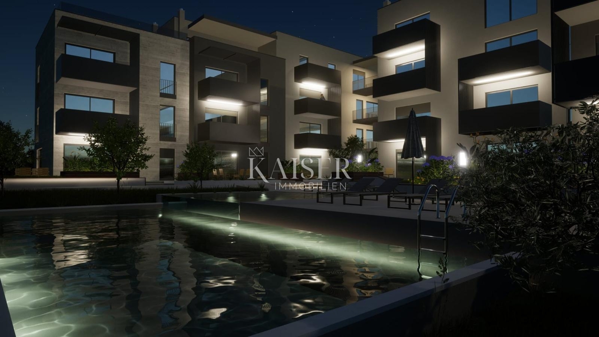 Istra - Poreč, stanovanje v stavbi z dvigalom in bazenom, dve spalnici