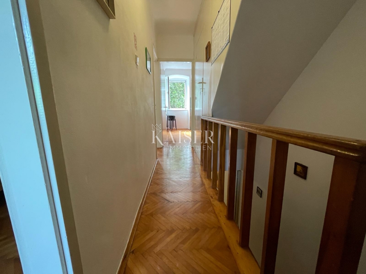 Otok Krk, Punat - avtentična kamnita hiša v prvi vrsti do morja