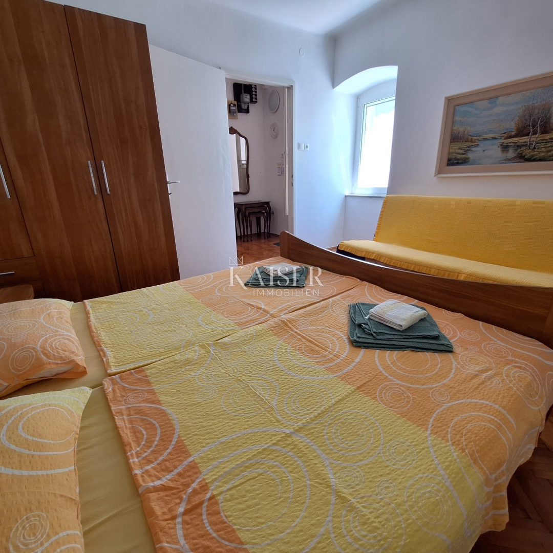 Otok Krk, Punat - avtentična kamnita hiša v prvi vrsti do morja