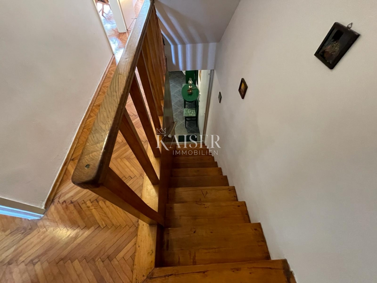 Otok Krk, Punat - avtentična kamnita hiša v prvi vrsti do morja