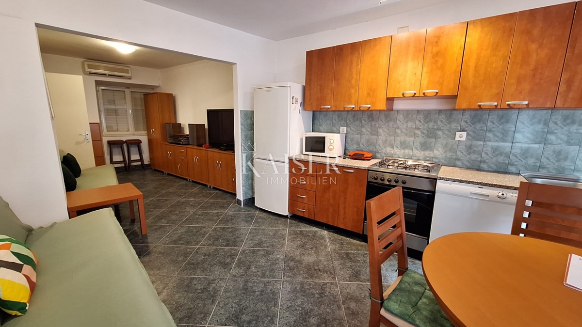 Otok Krk, Punat - avtentična kamnita hiša v prvi vrsti do morja