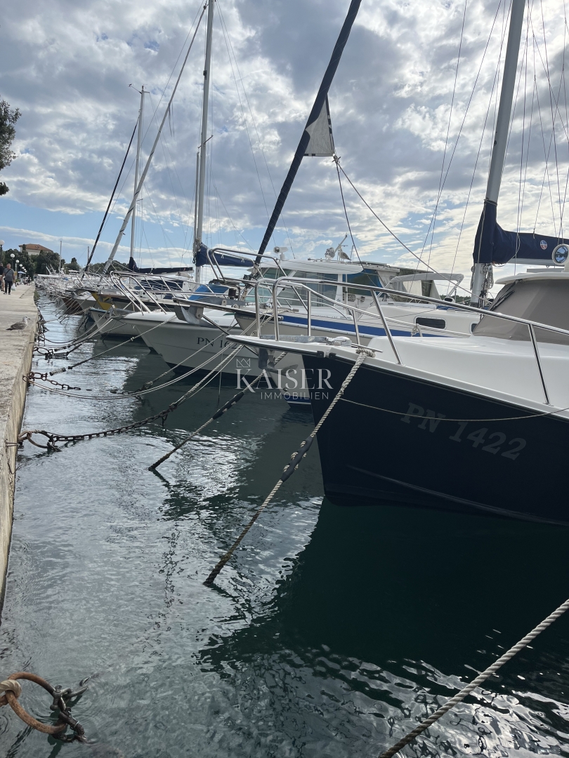 Otok Krk, Punat - avtentična kamnita hiša v prvi vrsti do morja