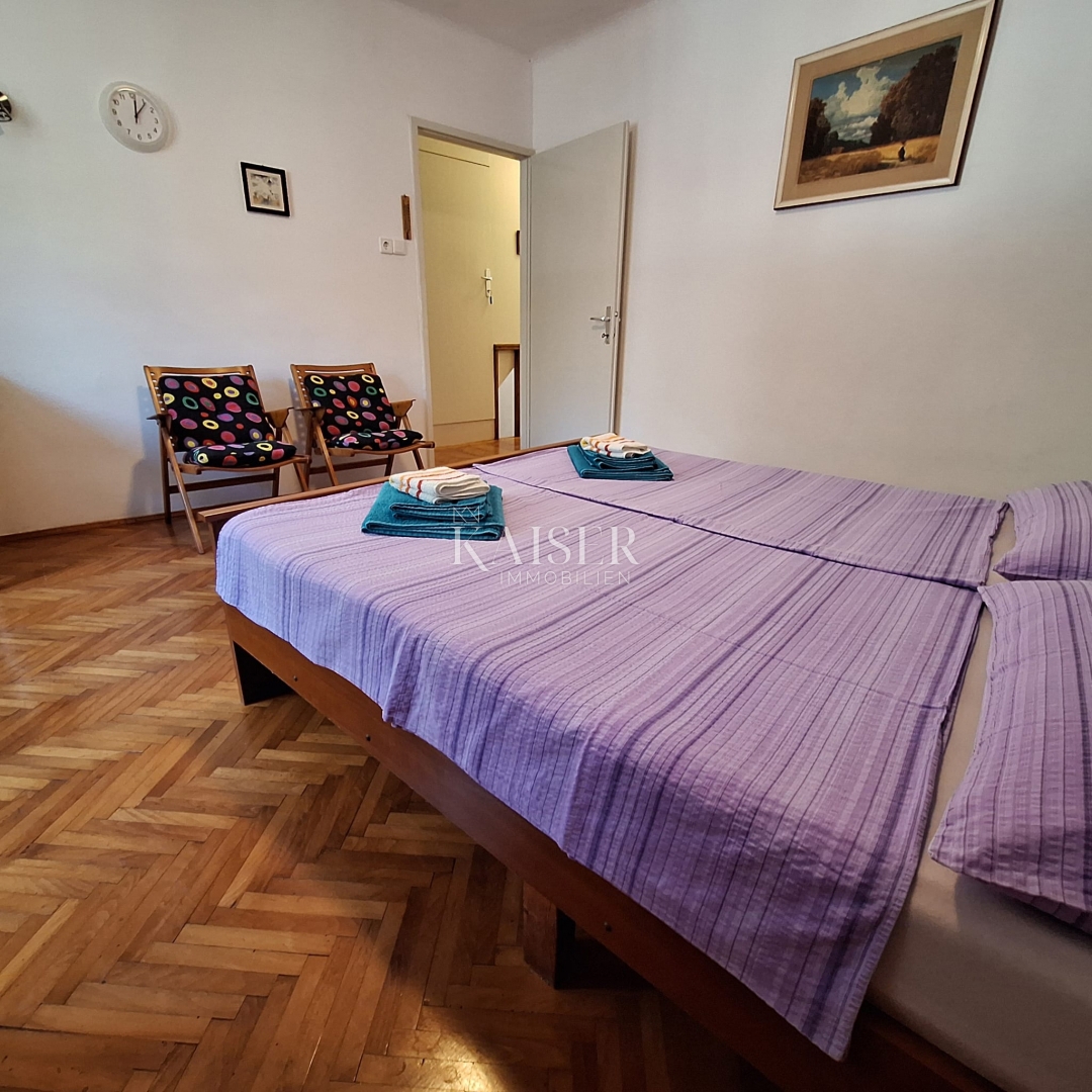 Otok Krk, Punat - avtentična kamnita hiša v prvi vrsti do morja