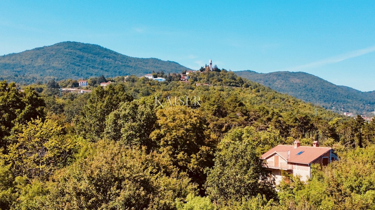 Veprinac – Družinska hiša z velikim zemljiščem v objemu narave