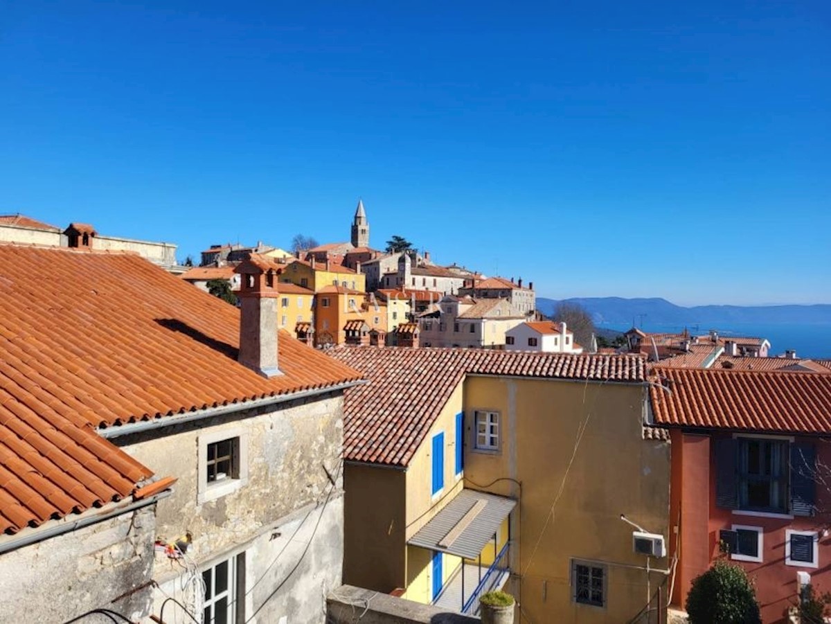 Labin, center - hiša za adaptacijo, 87 m2