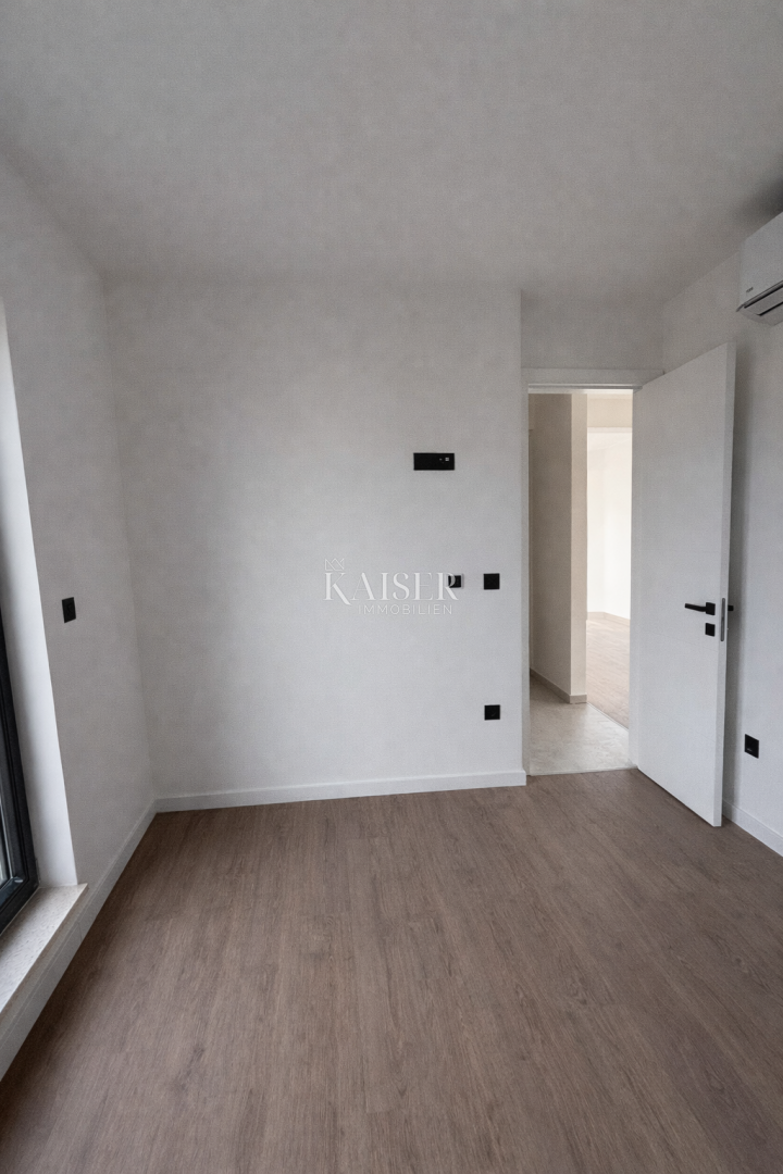 Zadar, Privlaka novogradnja stanovanje v bližini morja (200m)