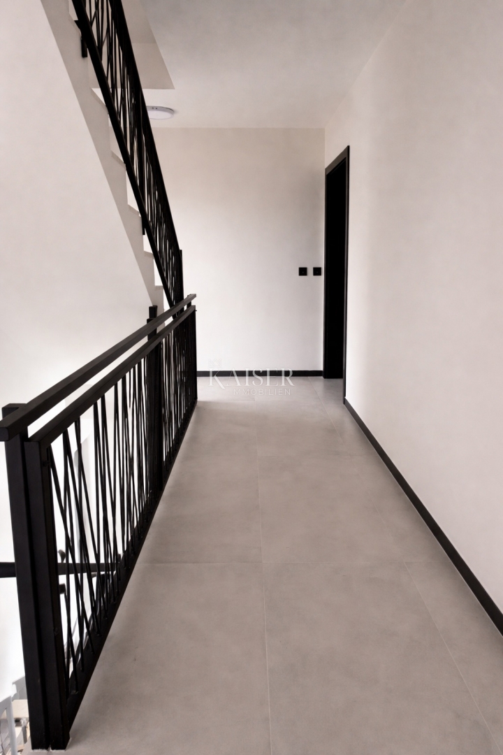 Zadar, Privlaka novogradnja stanovanje v bližini morja (200m)