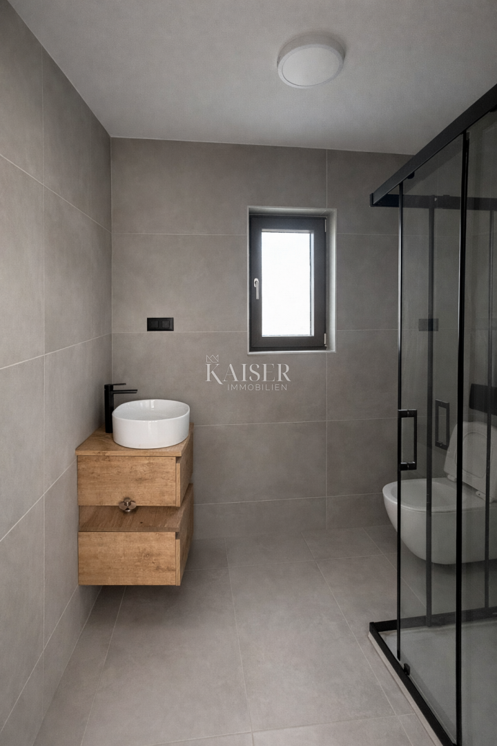 Zadar, Privlaka novogradnja stanovanje v bližini morja (200m)