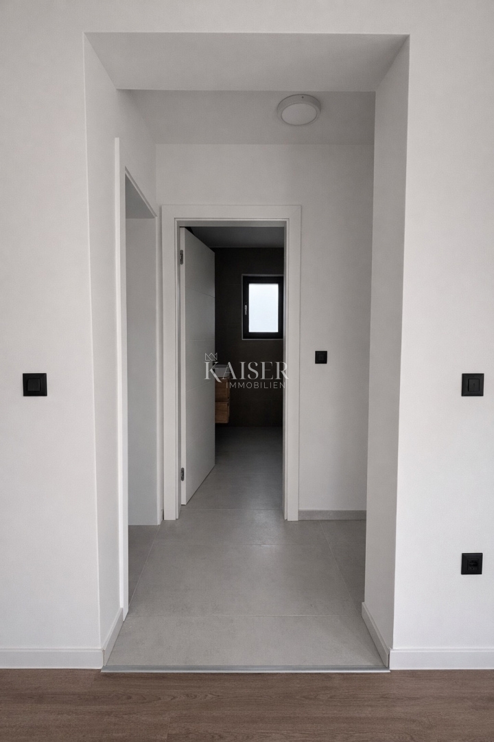 Zadar, Privlaka novogradnja stanovanje v bližini morja (200m)