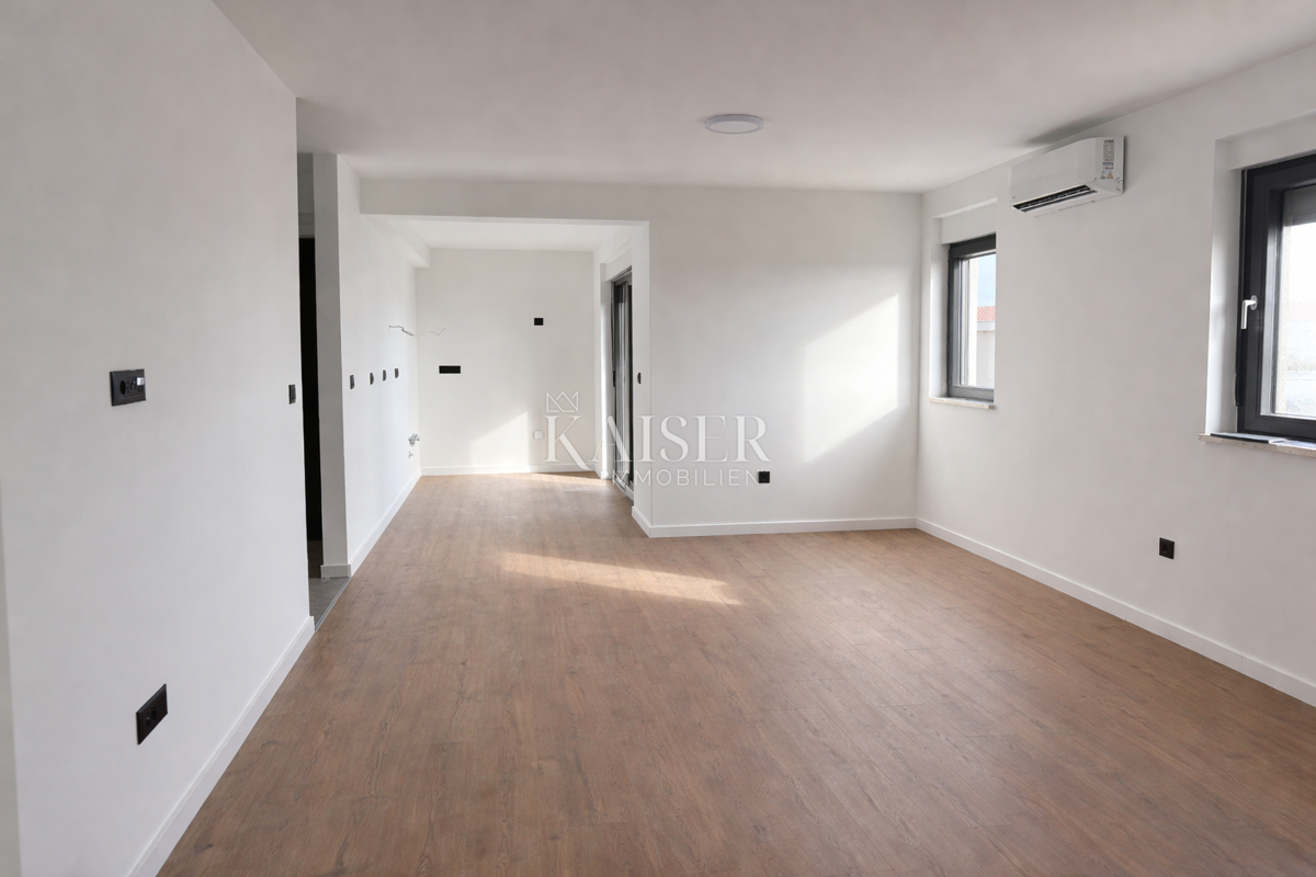 Zadar, Privlaka novogradnja stanovanje v bližini morja (200m)