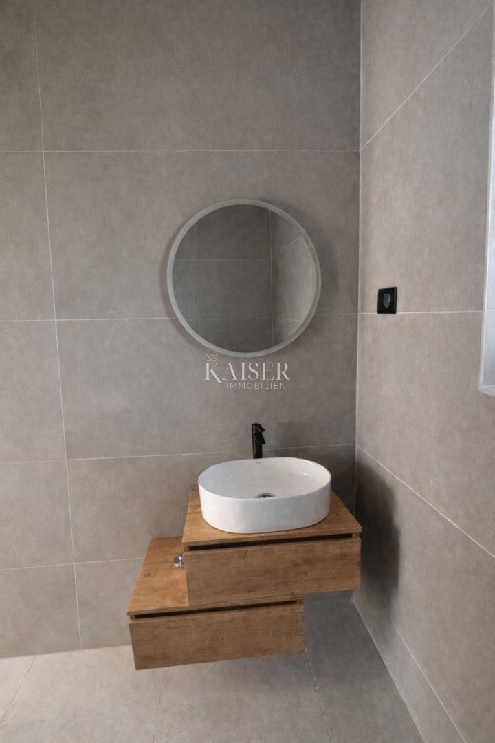 Zadar, Privlaka novogradnja stanovanje v bližini morja (200m)