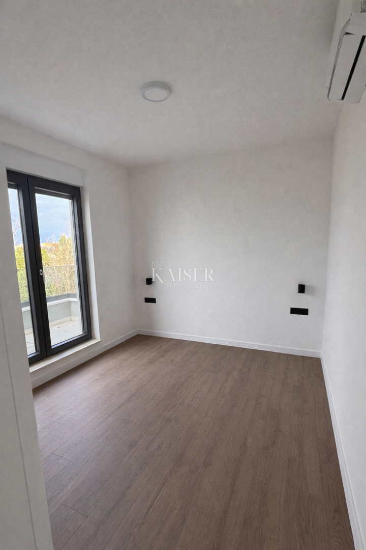 Zadar, Privlaka novogradnja stanovanje v bližini morja (200m)