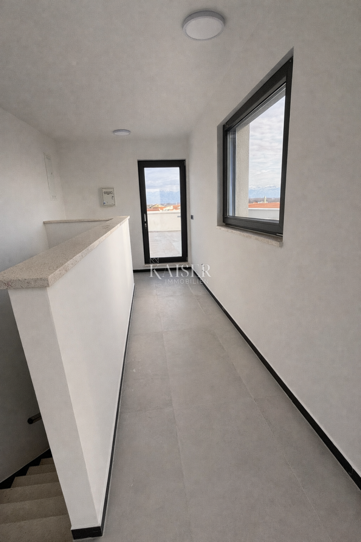 Zadar, Privlaka novogradnja stanovanje v bližini morja (200m)