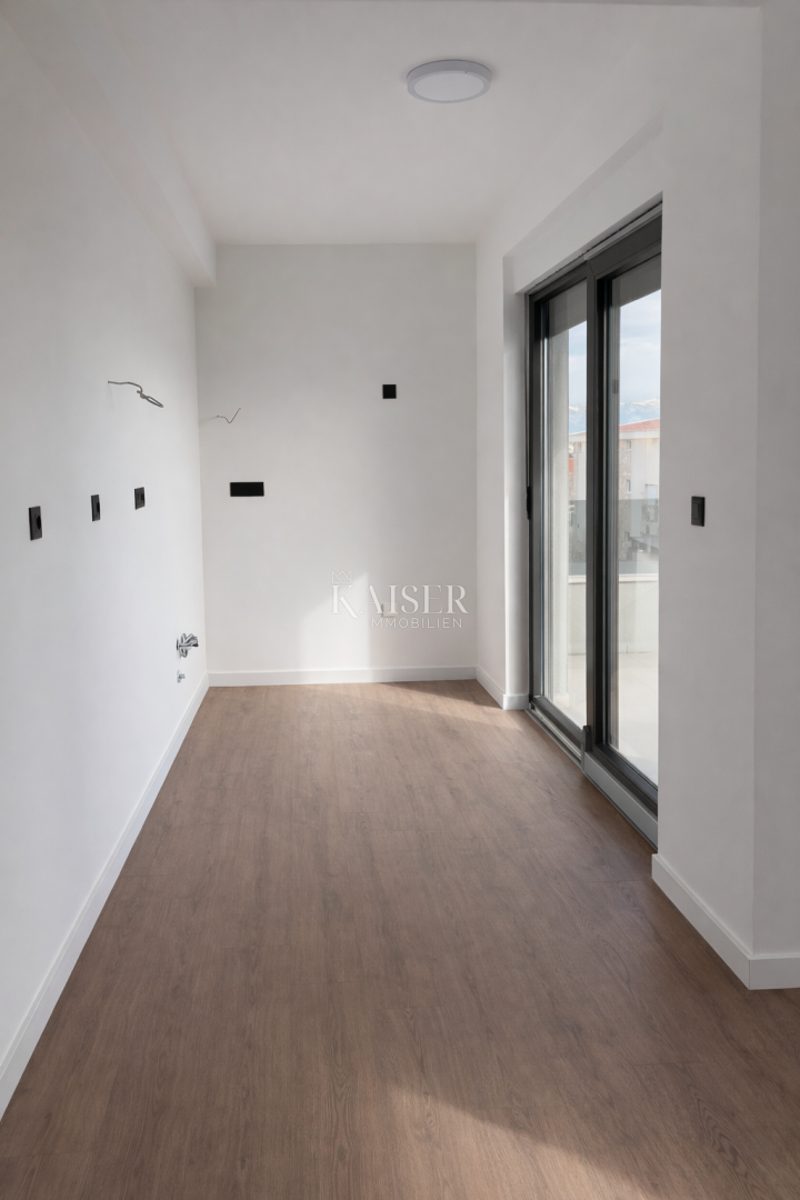 Zadar, Privlaka novogradnja stanovanje v bližini morja (200m)