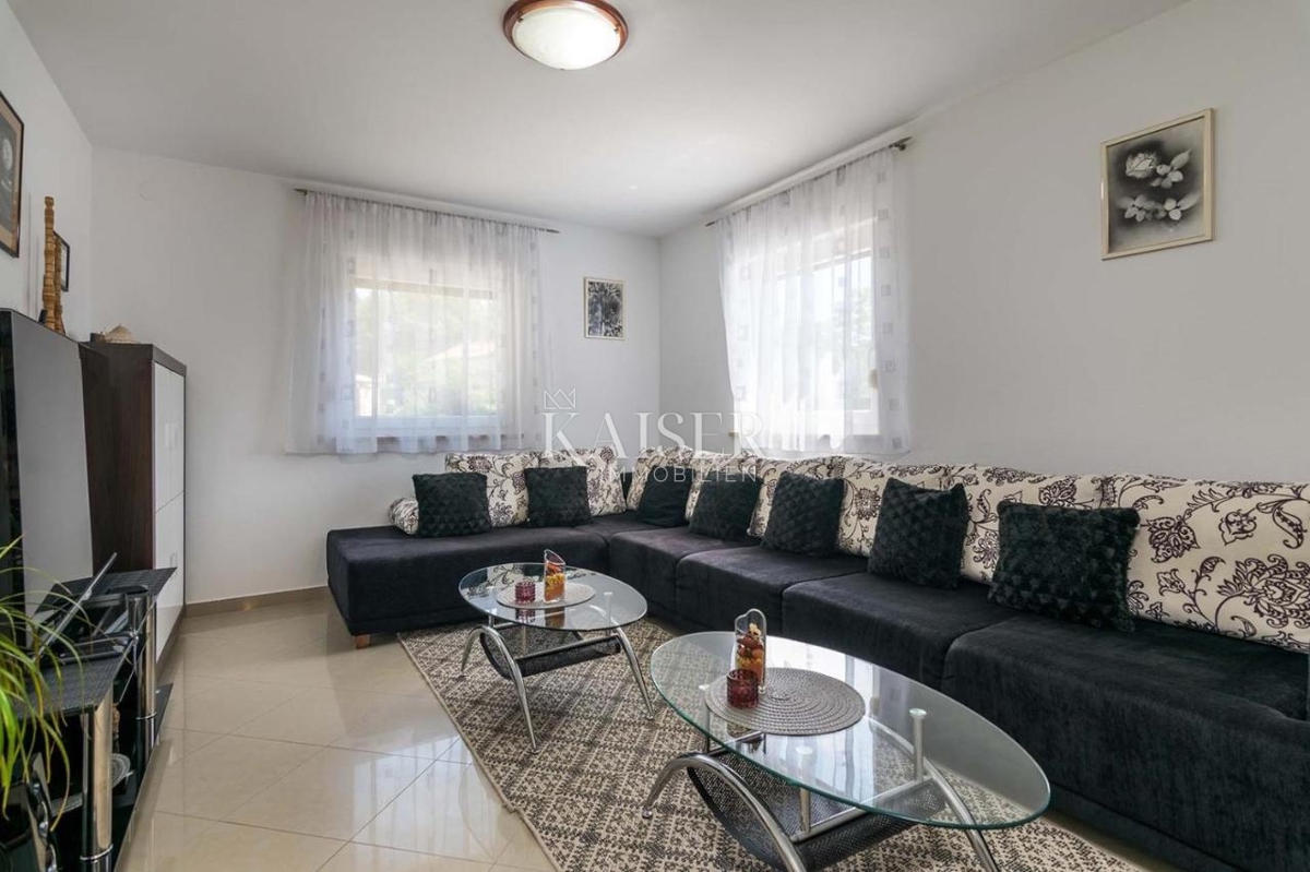Istra, Pula - Družinska hiša 250m² na atraktivni lokaciji z bazenom