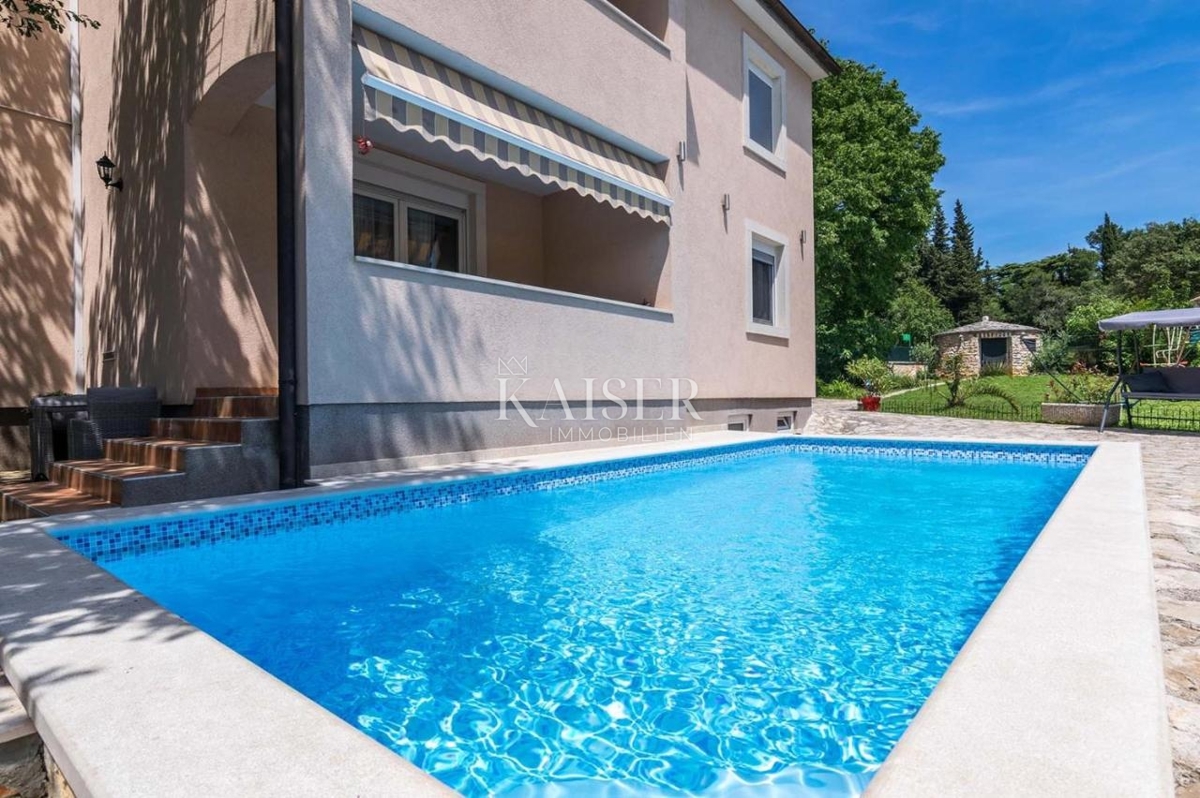 Istra, Pula - Družinska hiša 250m² na atraktivni lokaciji z bazenom
