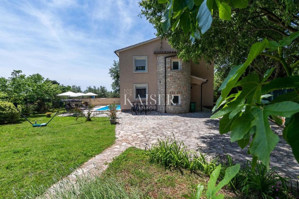 Istra, Pula - Družinska hiša 250m² na atraktivni lokaciji z bazenom