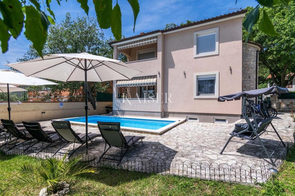 Istra, Pula - Družinska hiša 250m² na atraktivni lokaciji z bazenom