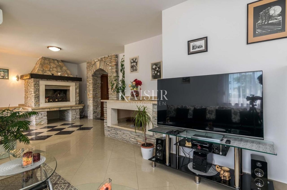 Istra, Pula - Družinska hiša 250m² na atraktivni lokaciji z bazenom