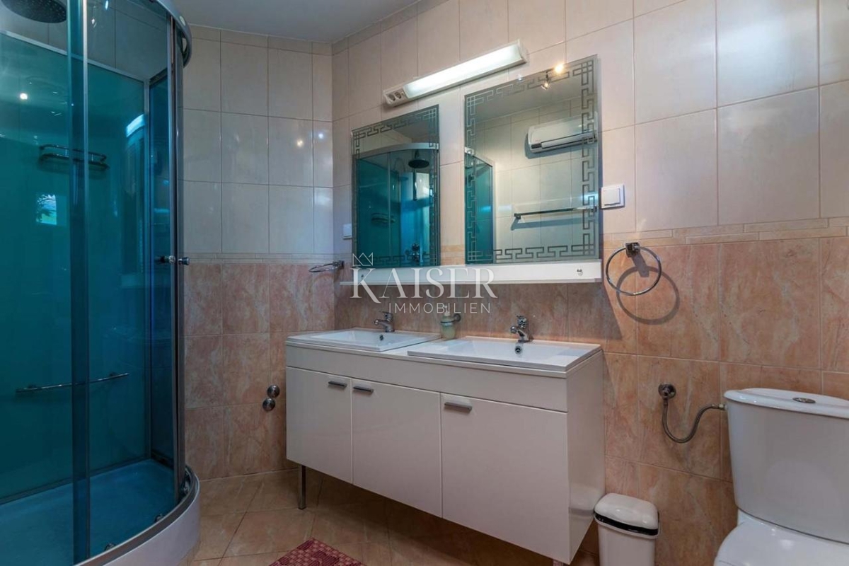 Istra, Pula - Družinska hiša 250m² na atraktivni lokaciji z bazenom