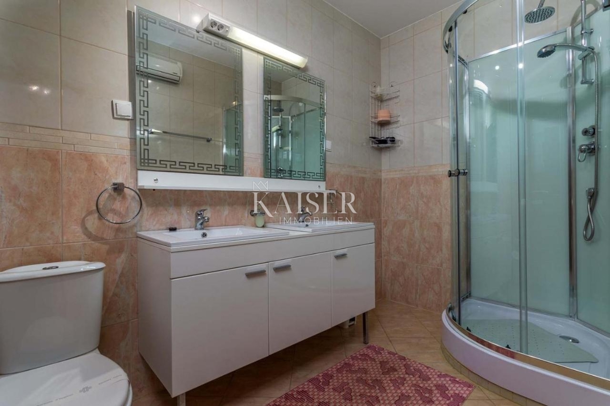 Istra, Pula - Družinska hiša 250m² na atraktivni lokaciji z bazenom