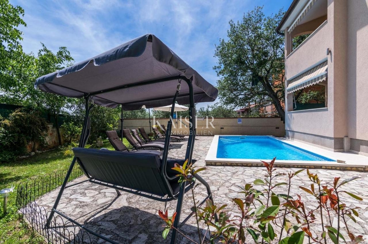 Istra, Pula - Družinska hiša 250m² na atraktivni lokaciji z bazenom