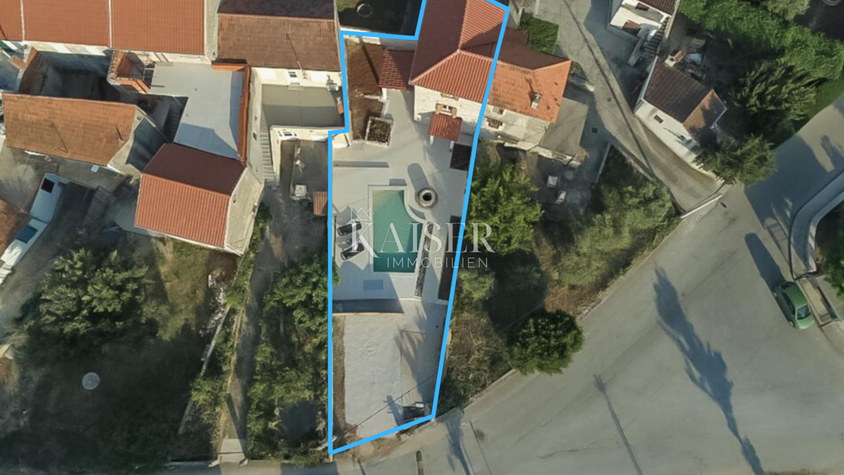 Otok Ugljan, Sutominšćica - Kamnita hiša prva vrsta ob morju