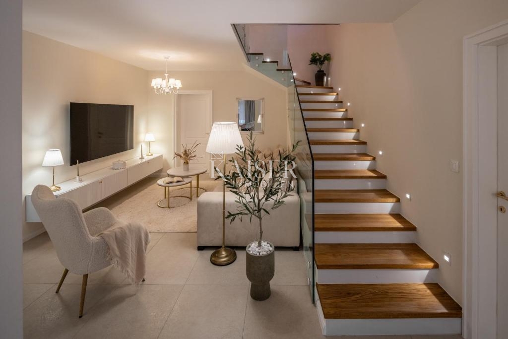 Vila Ražanj, Rogoznica, 230m2