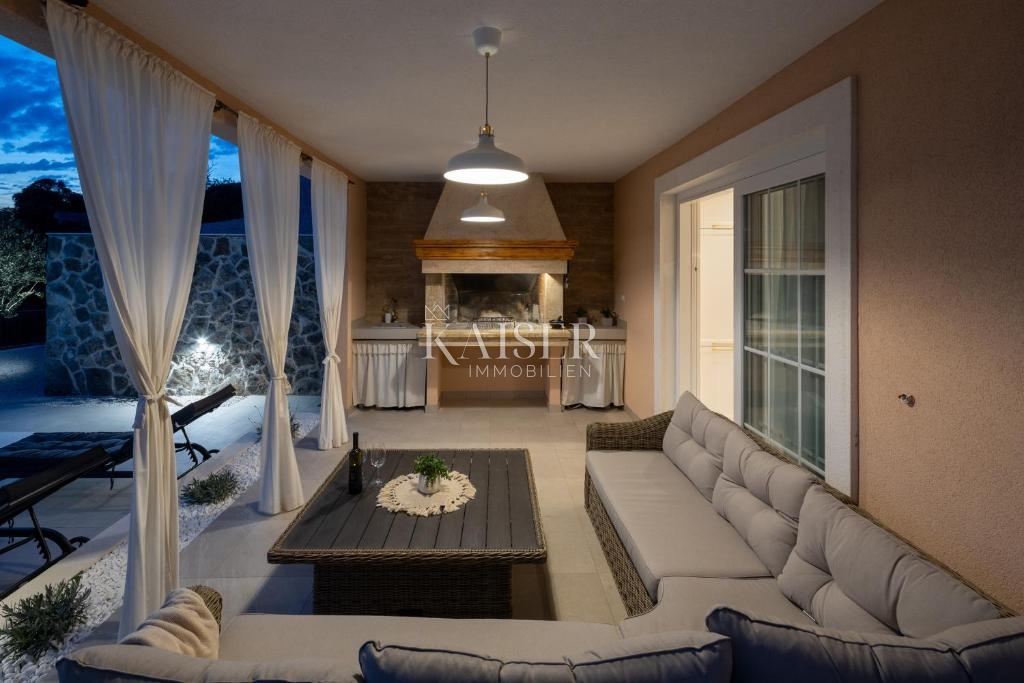 Vila Ražanj, Rogoznica, 230m2