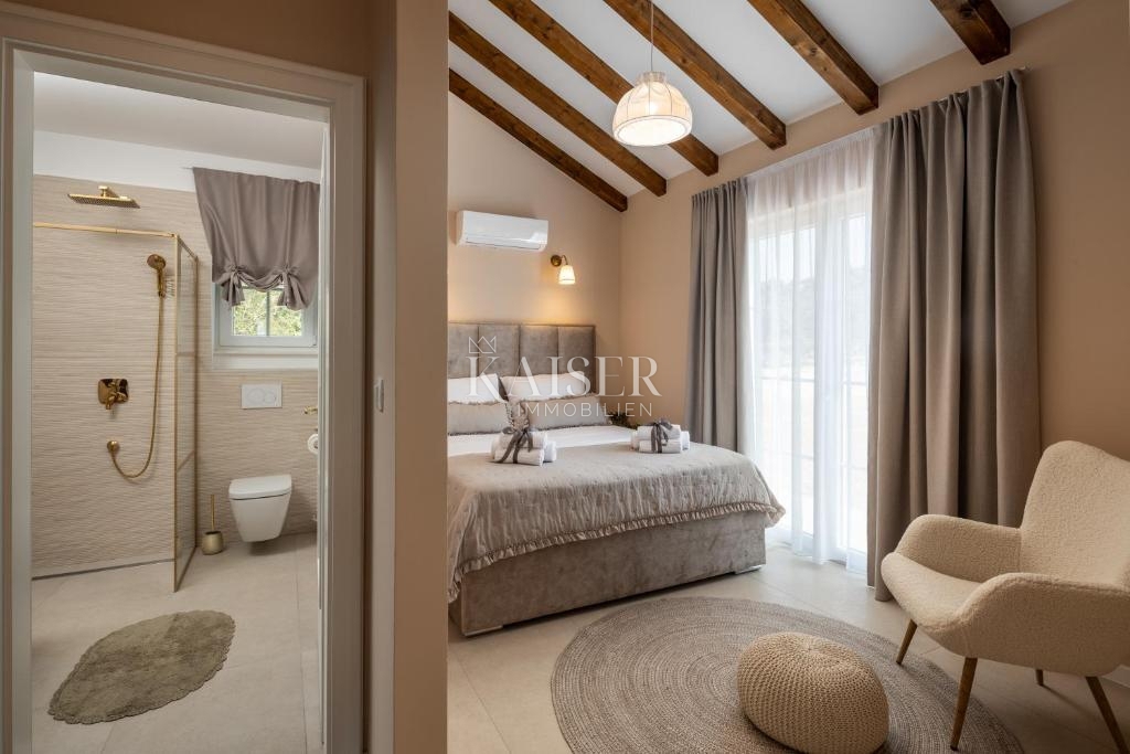 Vila Ražanj, Rogoznica, 230m2