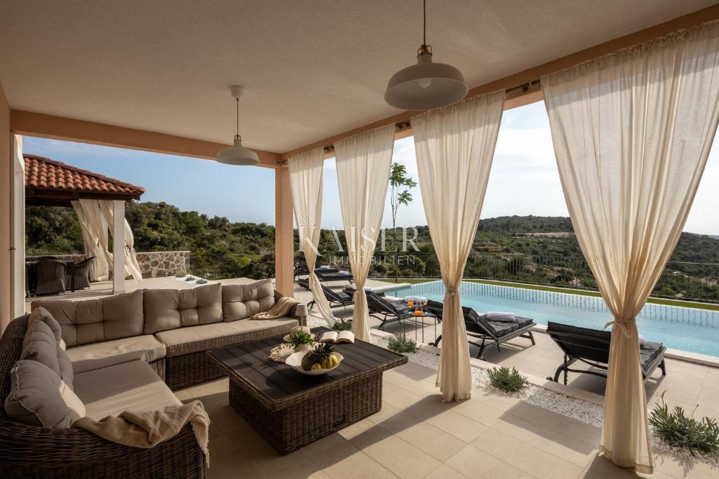 Vila Ražanj, Rogoznica, 230m2