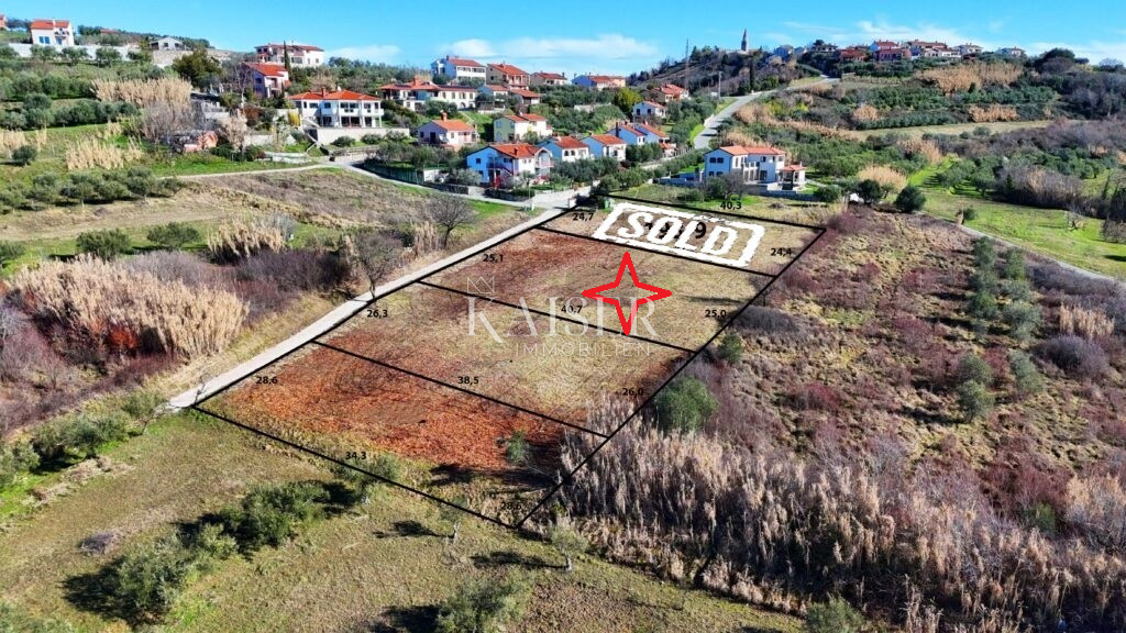  Zazidljivo zemljišče Buje, 1.032m2