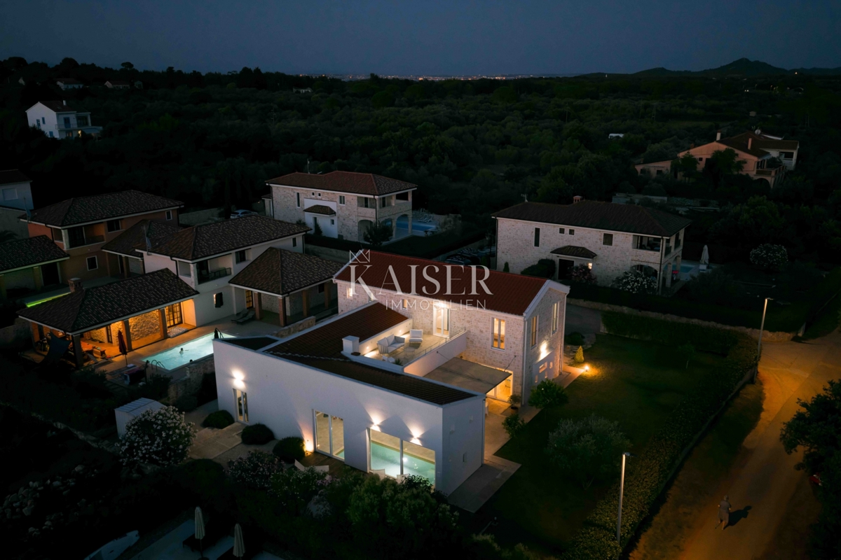 Zadar, Ugljan - Mediteranska vila v bližini gradu Califfi