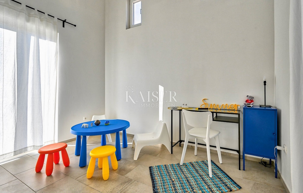 Zadar, Ugljan - Mediteranska vila v bližini gradu Califfi