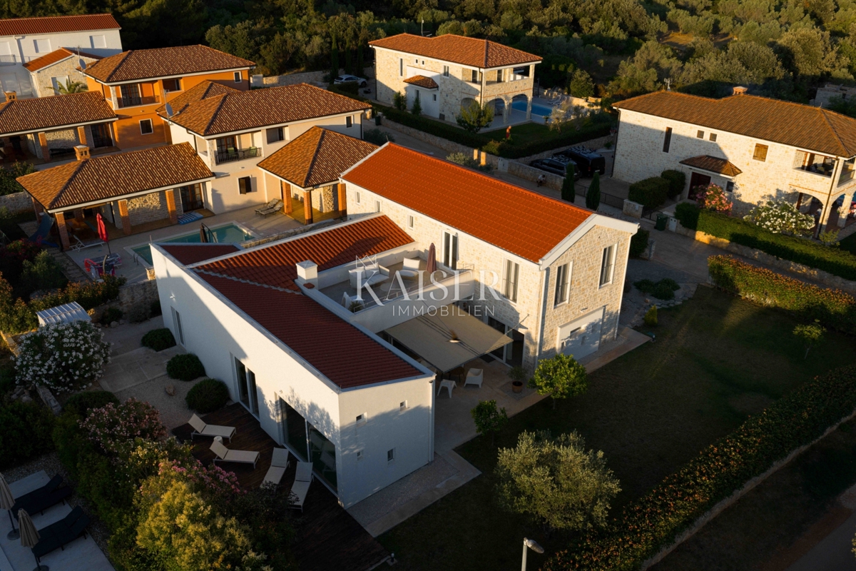 Zadar, Ugljan - Mediteranska vila v bližini gradu Califfi