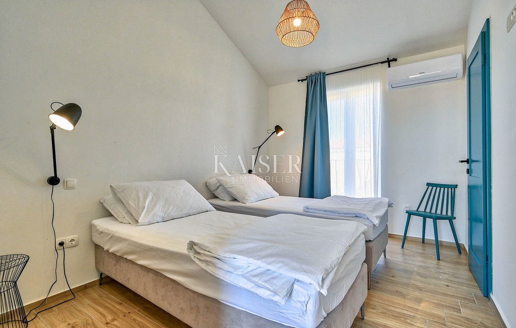 Zadar, Ugljan - Mediteranska vila v bližini gradu Califfi
