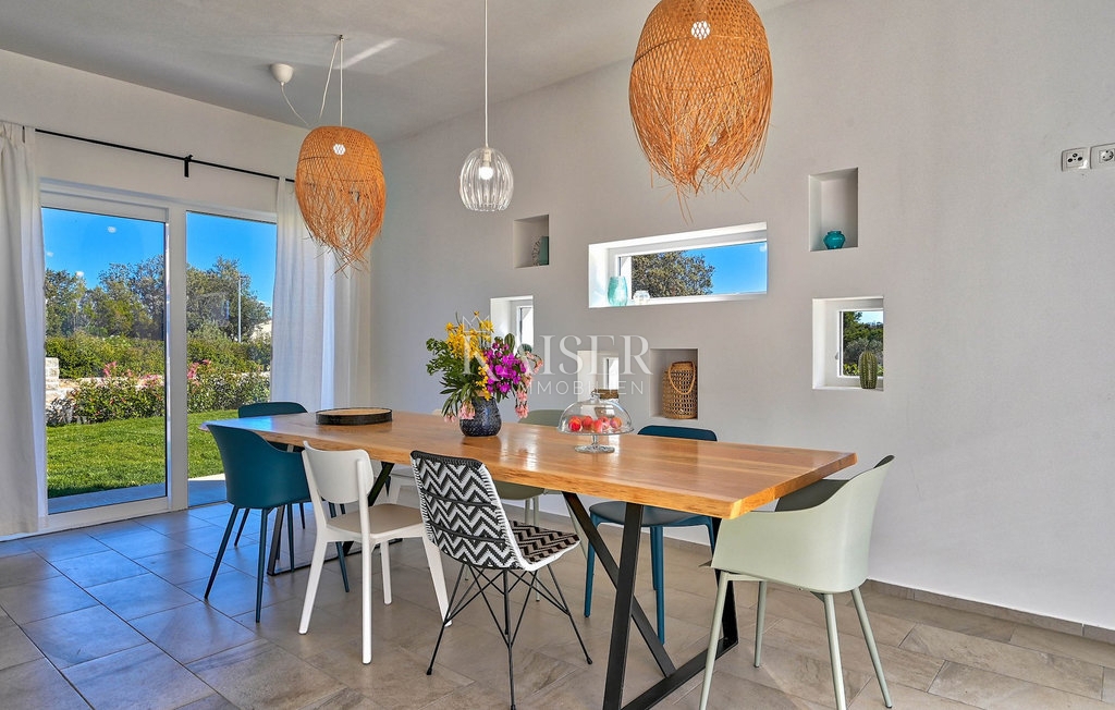 Zadar, Ugljan - Mediteranska vila v bližini gradu Califfi