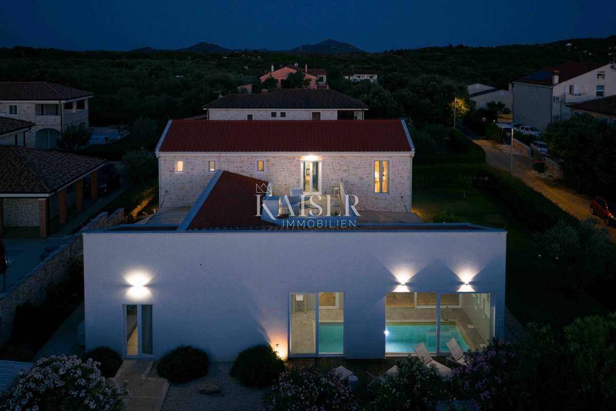 Zadar, Ugljan - Mediteranska vila v bližini gradu Califfi