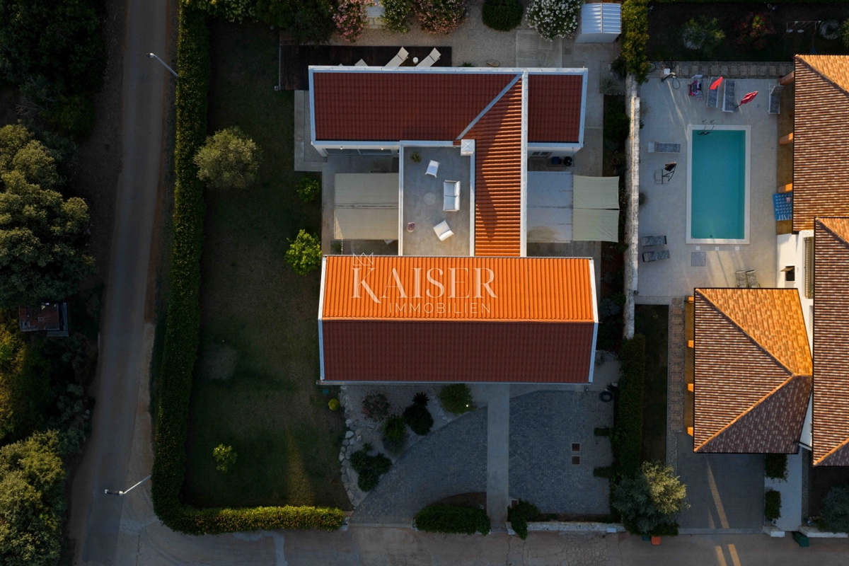 Zadar, Ugljan - Mediteranska vila v bližini gradu Califfi