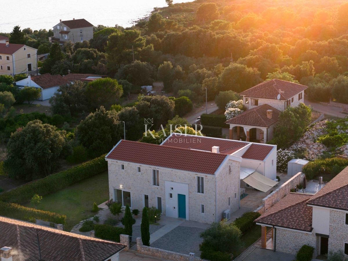 Zadar, Ugljan - Mediteranska vila v bližini gradu Califfi