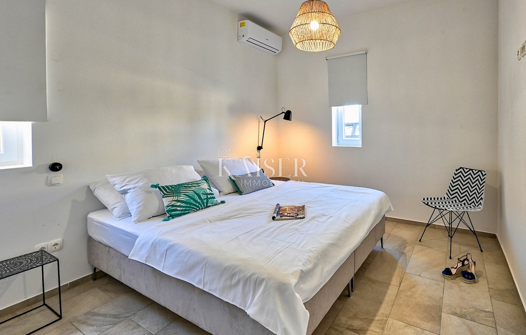 Zadar, Ugljan - Mediteranska vila v bližini gradu Califfi