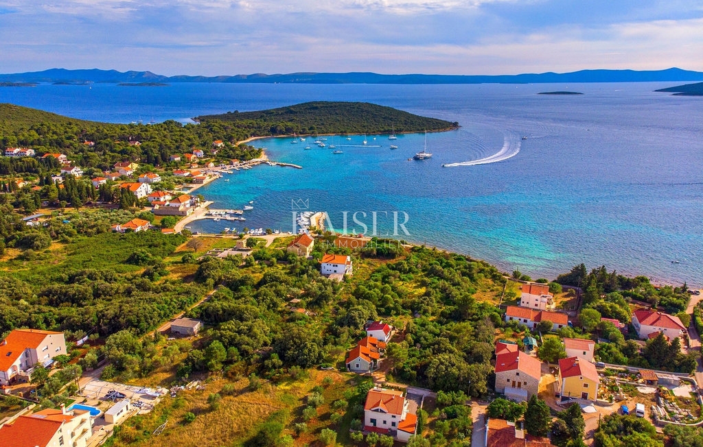 Zadar, Ugljan - Mediteranska vila v bližini gradu Califfi