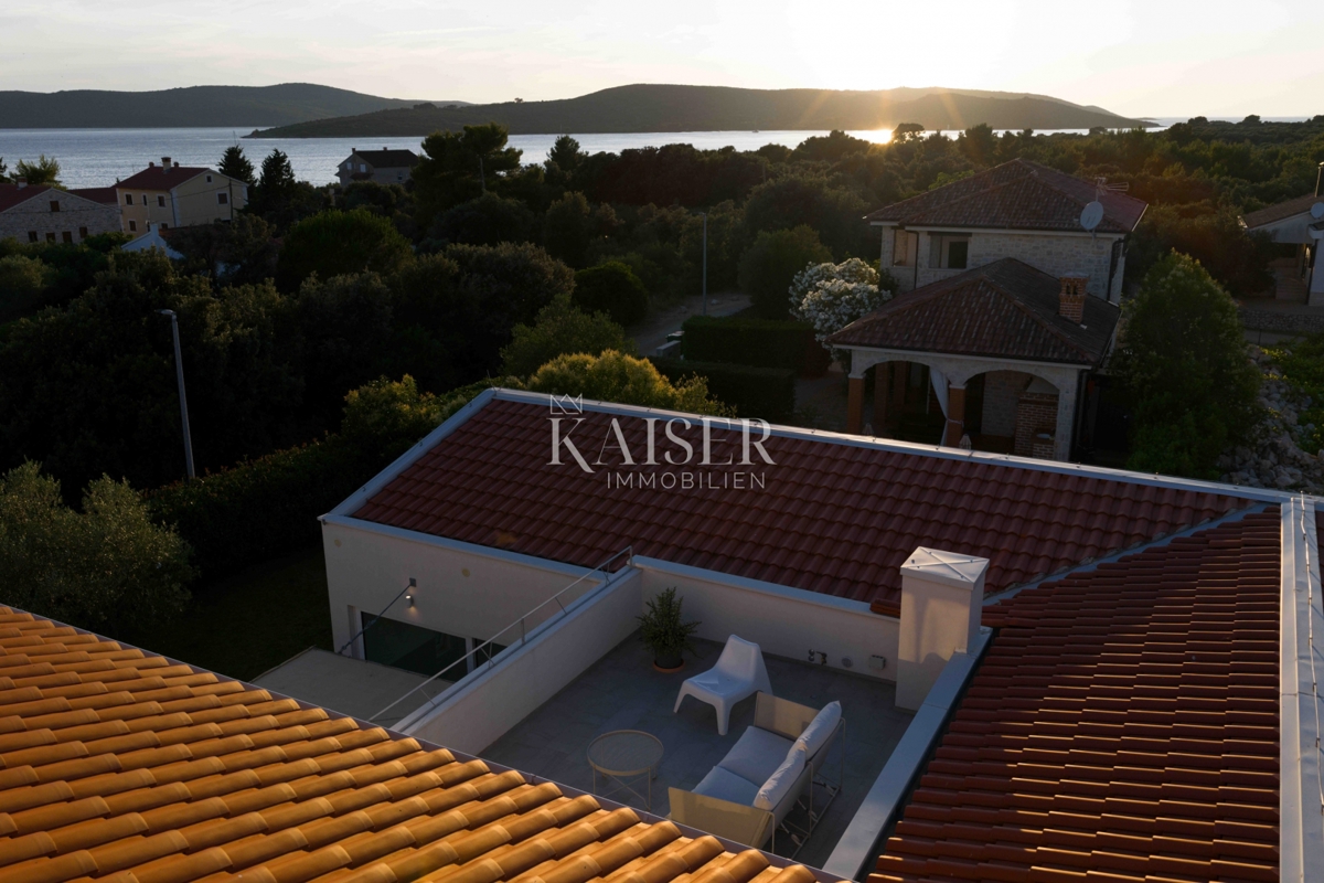 Zadar, Ugljan - Mediteranska vila v bližini gradu Califfi