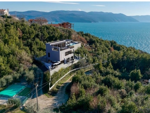 Opatija, Brseč - zemljišče s projektom, 740 m2