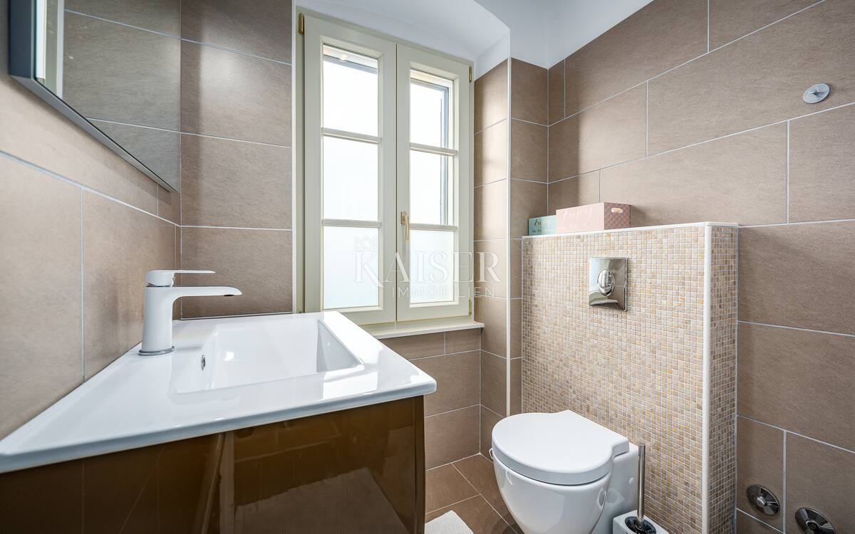 Istra, Labin - priložnost, hiša z bazenom na veliki parceli in pogledom na morje, 120 m2 