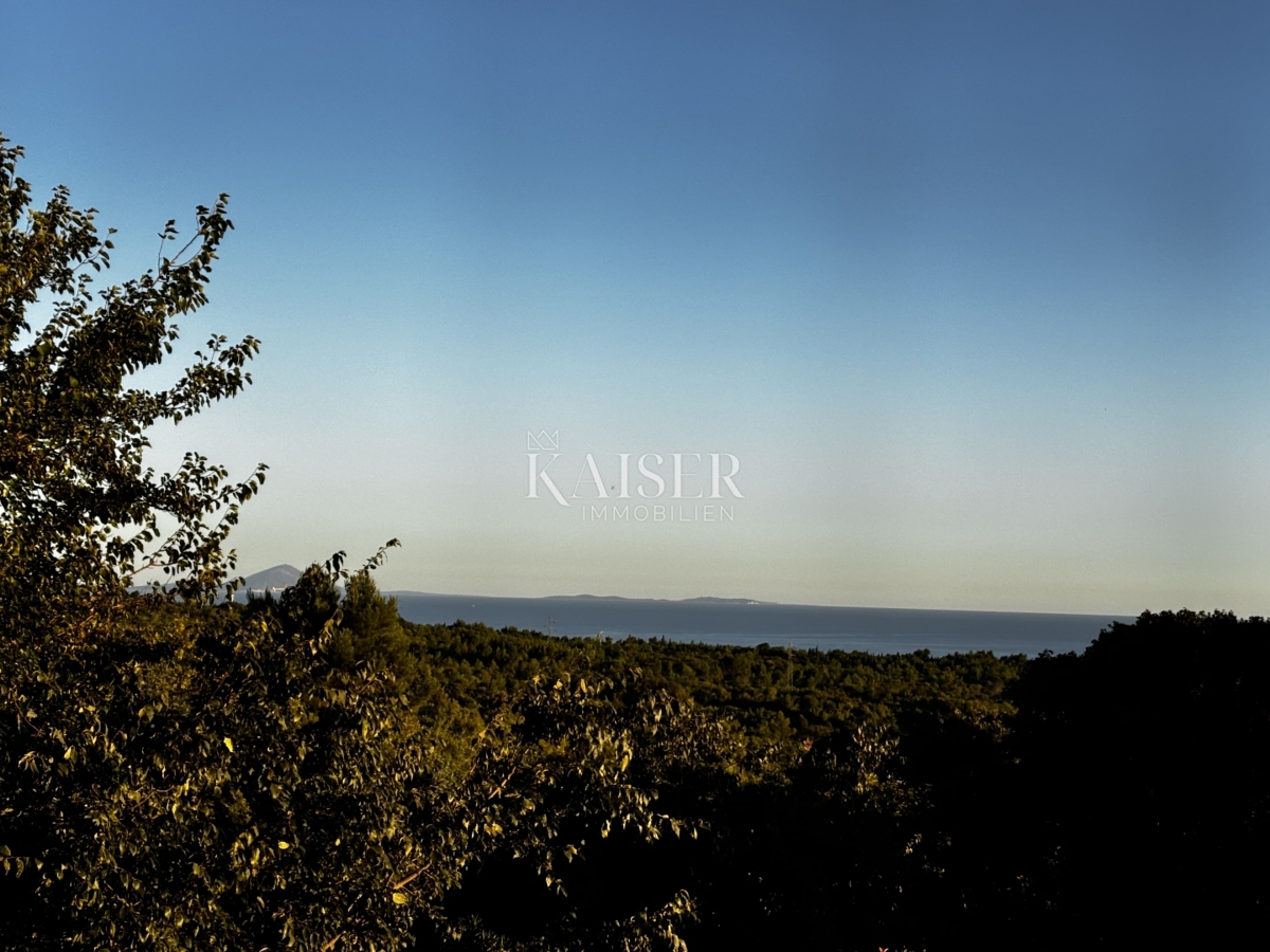 Istra, Labin - priložnost, hiša z bazenom na veliki parceli in pogledom na morje, 120 m2 